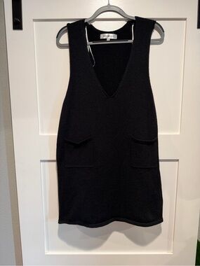 Amazing Lace Black V-Neck Sleeveless Knit Tunic with Front Pockets